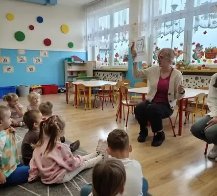 Przedszkolaki z Gniewoszowa uczyły się dbać o zęby – z wizytą dentystki