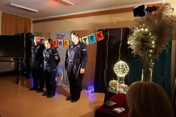 Noc Bibliotek w Magnuszewie: zagadki, policja i filmowe warsztaty